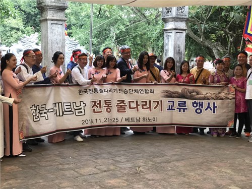 Trường mầm non Hoa Mai tham gia vào sự kiện tại đền Trấn Vũ- Phường Thạch Bàn